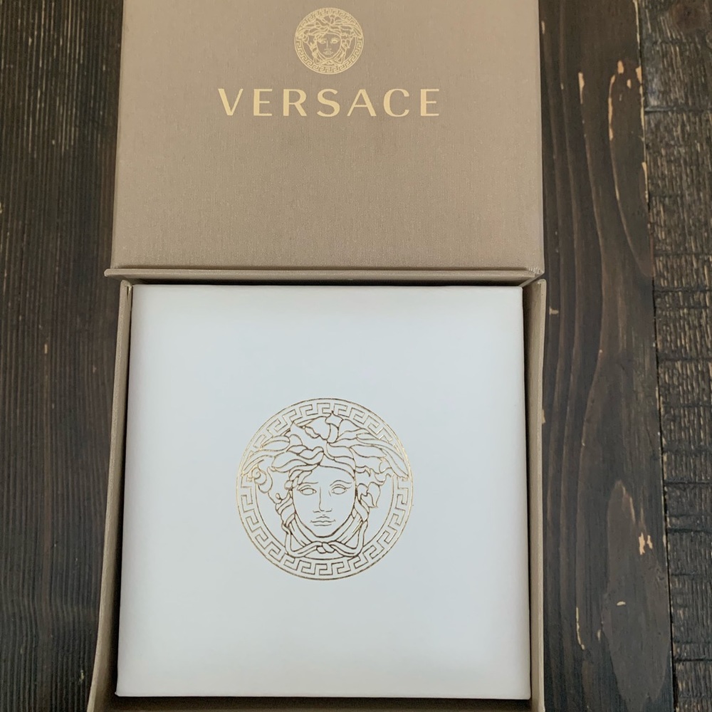 Versace Dafne Vff030013 stainless steel watch.